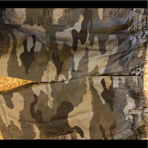 Express Men’s Green camp cargo short